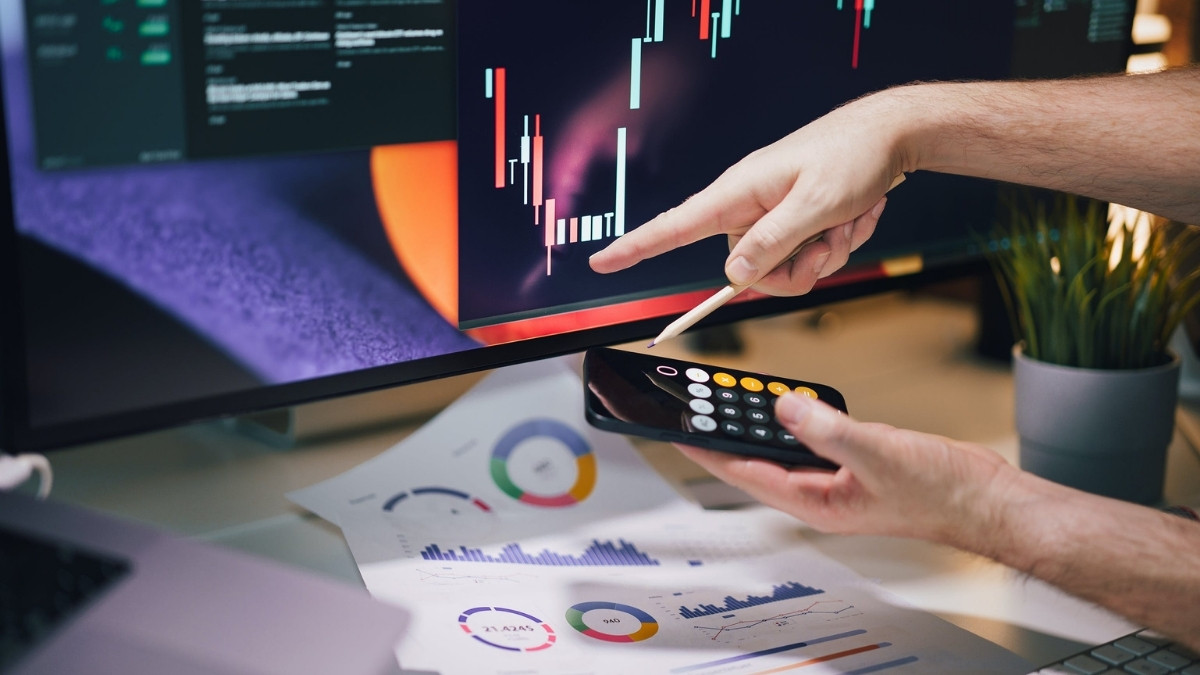 Nhóm Ứng Dụng AI Trong Phân Tích Dữ Liệu- Khám phá mẫu dữ liệu và dự báo xu hướng