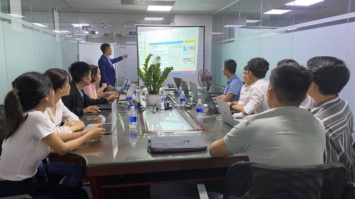Hình Ảnh Công Ty Đào Tạo AI Cho Doanh Nghiệp HVMO