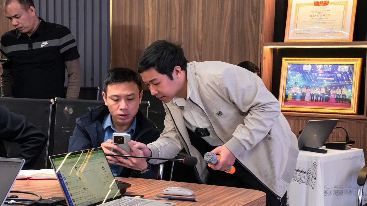 Đội Ngũ Sản Xuất Video AI Chuyên Nghiệp, Kết Hợp AI Và Marketing Hiệu Quả Của Học Viện Marketing Online