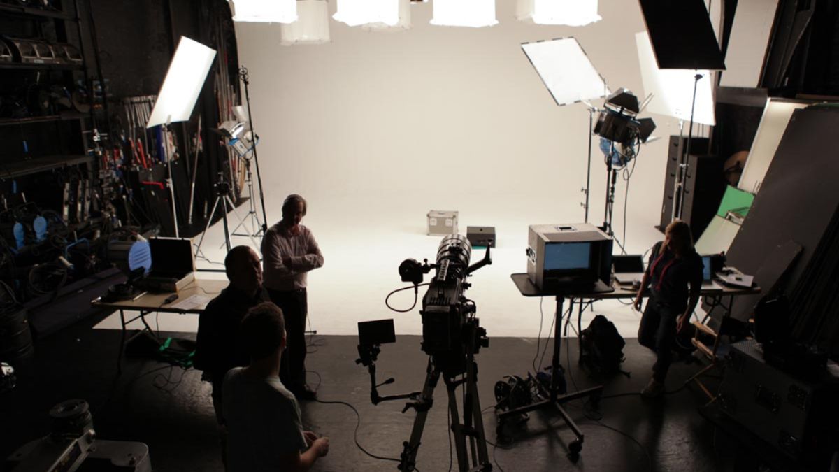 Lợi Ích Khi Chọn Dịch Vụ Làm Video Clip Theo Yêu Cầu Tại HVMO- Trang thiết bị hiện đại