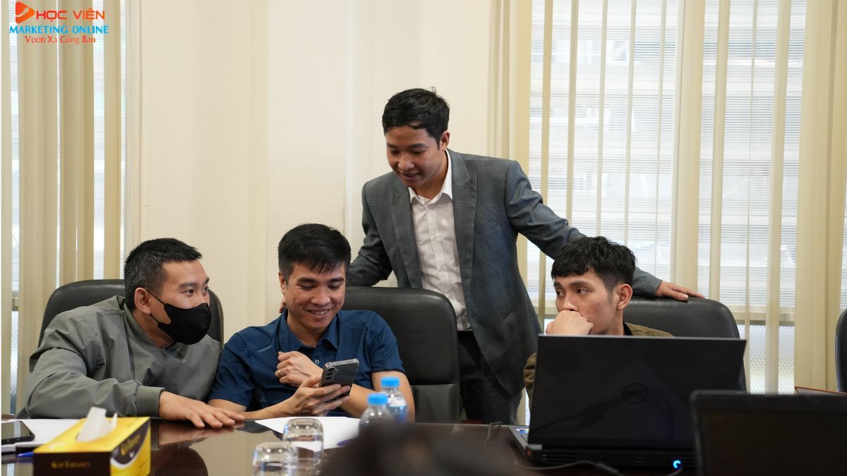 Lợi Ích Khi Tham Gia Khóa Học AI Tại HVMO