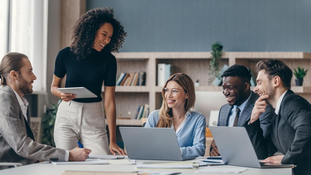 Kỹ Năng Mềm Khi Kiếm Tiền Với AI- Giao tiếp và cộng tác