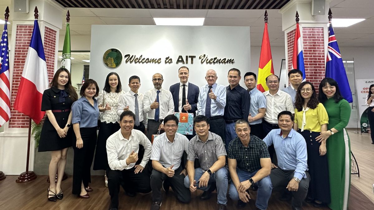 Top Trung Tâm Đào Tạo AI Uy Tín- Trường quản lý SOM- AIT